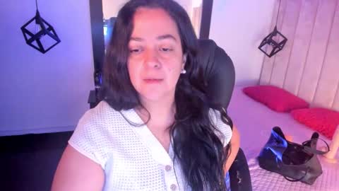 Lucia Vonne online show from 18, 11, 2025