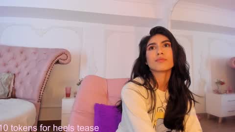 Snapshot of luciana_roa chatting on 1, 10, 2025 Luciana online show from 1, 10, 2025