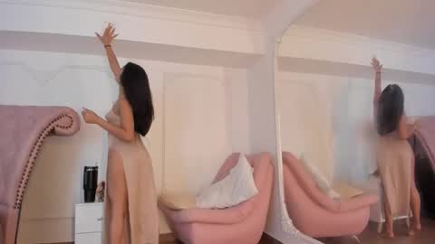 Snapshot of luciana_roa chatting on 12, 10, 2025 Luciana online show from 12, 10, 2025