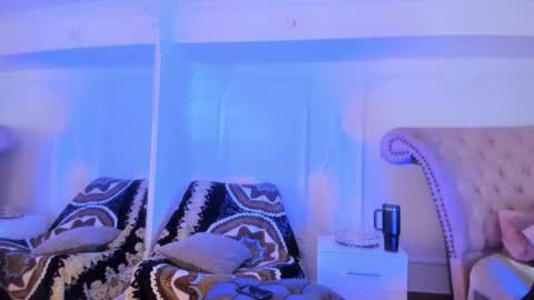 Snapshot of luciana_roa chatting on 8, 11, 2025 Luciana online show from 8, 11, 2025