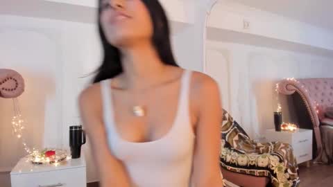 Snapshot of luciana_roa chatting on 18, 11, 2025 Luciana online show from 18, 11, 2025