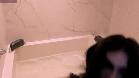 Snapshot of luciana_roa chatting on 15, 12, 2025 Luciana online show from 15, 12, 2025