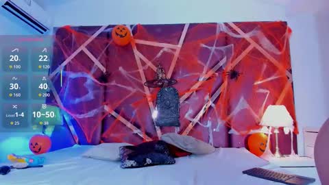 lucianamendozaa_ online show from 28, 10, 2025