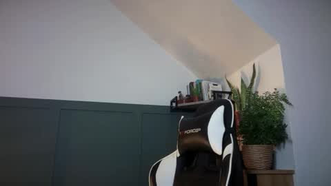 Snapshot of luciancrowe chatting on 9, 9, 2025 Lucian online show from 9, 9, 2025