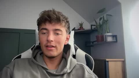 Snapshot of luciancrowe chatting on 23, 9, 2025 Lucian online show from 23, 9, 2025