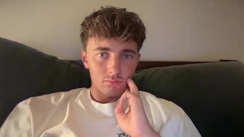 Snapshot of luciancrowe chatting on 1, 10, 2025 Lucian online show from 1, 10, 2025