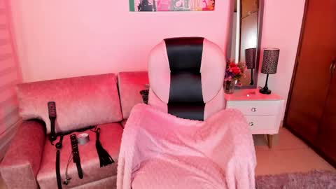 Snapshot of lucie_harper chatting on 26, 9, 2025 online show from 26, 9, 2025