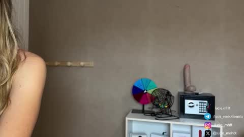 Snapshot of lucie_hot chatting on 21, 9, 2025 Lucie hot follow me on online show from 21, 9, 2025