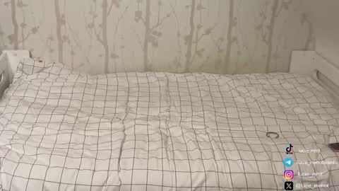 Snapshot of lucie_hot chatting on 24, 9, 2025 Lucie hot follow me on online show from 24, 9, 2025