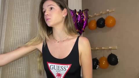 Snapshot of lucie_hot chatting on 22, 10, 2025 Lucie hot follow me on online show from 22, 10, 2025