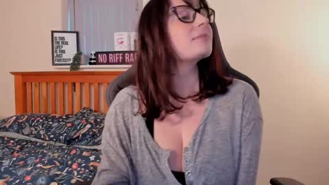 Snapshot of luciewintersuk chatting on 6, 1, 2025 Lucie Winters online show from 6, 1, 2025