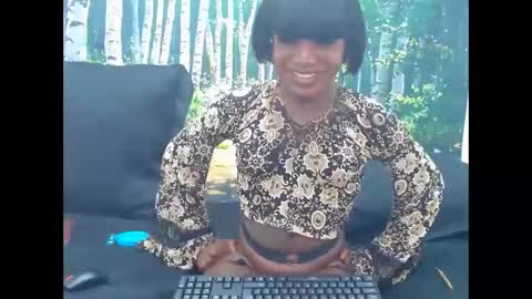 Snapshot of lucile_carrie chatting on 10, 6, 2026 Lucile Carrie online show from 10, 6, 2026