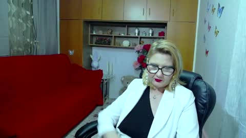 Lucille Fenly online show from 26, 2, 2025