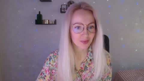 Snapshot of luckcristal chatting on 25, 3, 2026 Arina online show from 25, 3, 2026