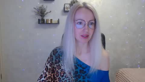 Snapshot of luckcristal chatting on 1, 4, 2026 Arina online show from 1, 4, 2026