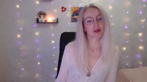 Snapshot of luckcristal chatting on 14, 4, 2026 Arina online show from 14, 4, 2026