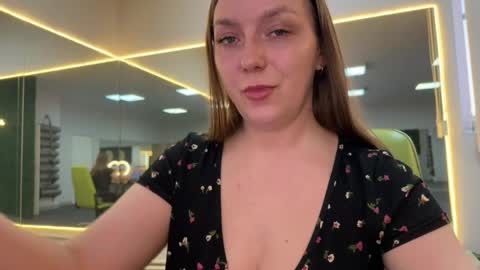 lucky_foryou_baby online show from 11, 4, 2026