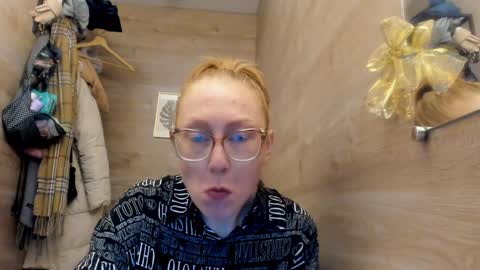 lucky_licky20 online show from 17, 12, 2024