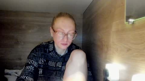 lucky_licky20 online show from 12, 1, 2025