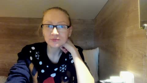lucky_licky20 online show from 25, 1, 2025