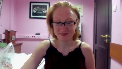 lucky_licky20 online show from 28, 2, 2025