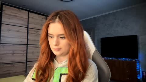 EmmaEmbers online show from 5, 4, 2026