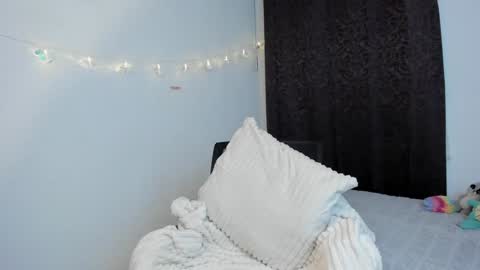 Snapshot of lucy_be chatting on 4, 12, 2024 Lucia online show from 4, 12, 2024