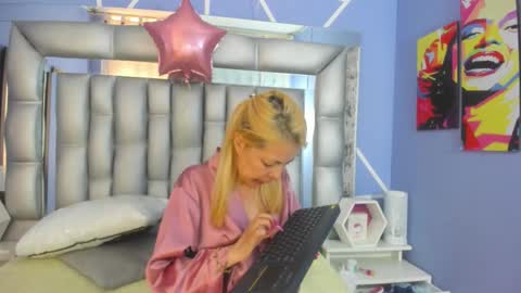  SleepyAbuela online show from 19, 11, 2025