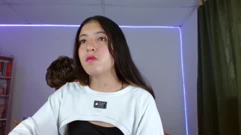 Snapshot of lucy_y_jacob chatting on 29, 9, 2025 lucy_y_jacob online show from 29, 9, 2025