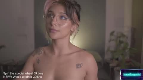 Lucy Alien  online show from 25, 2, 2025