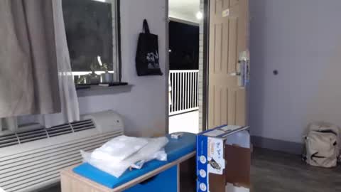 Lucy Loves Lookers online show from 27, 12, 2024