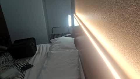 Lucy Loves Lookers online show from 6, 10, 2025