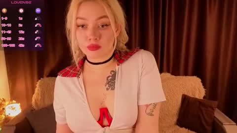 Snapshot of lucylumi chatting on 18, 3, 2026 Lucy online show from 18, 3, 2026