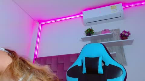 Snapshot of lucyy_start chatting on 27, 2, 2025 LUCY online show from 27, 2, 2025