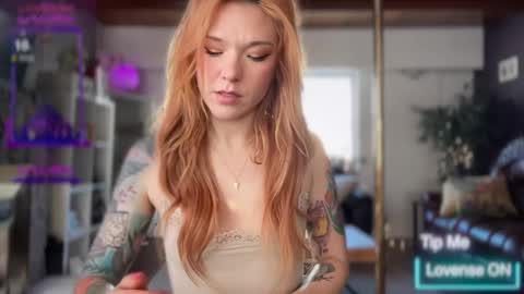 Snapshot of luebeam chatting on 18, 2, 2025 Luubeam             INSTA luubeammm TWITTER lunaisreallycu1 online show from 18, 2, 2025