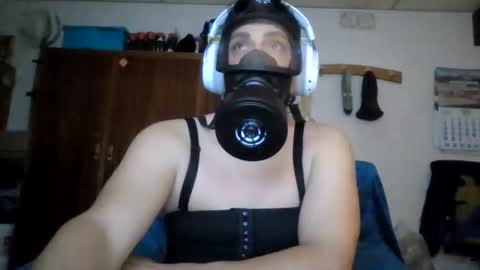 Snapshot of luis2423 chatting on 8, 5, 2026 A slave to the mistress.. un esclavo para las amas dominantes. online show from 8, 5, 2026