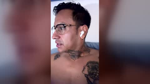Snapshot of luisjg24hrs chatting on 1, 4, 2026 luisjg24hrs online show from 1, 4, 2026