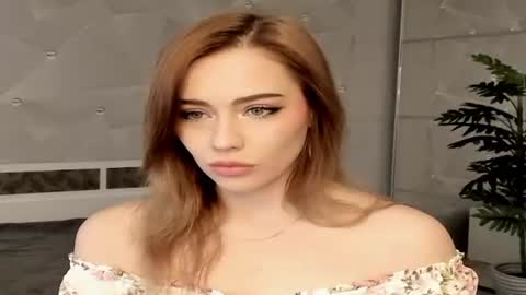 Snapshot of luiza012 chatting on 1, 10, 2025 Lizzy online show from 1, 10, 2025