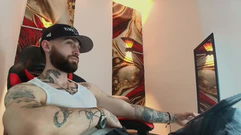 Snapshot of luke_davis01 chatting on 15, 10, 2025 LUKE online show from 15, 10, 2025