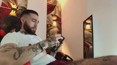 Snapshot of luke_davis01 chatting on 20, 10, 2025 LUKE online show from 20, 10, 2025