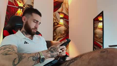 Snapshot of luke_davis01 chatting on 23, 10, 2025 LUKE online show from 23, 10, 2025