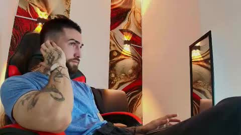 Snapshot of luke_davis01 chatting on 24, 10, 2025 LUKE online show from 24, 10, 2025