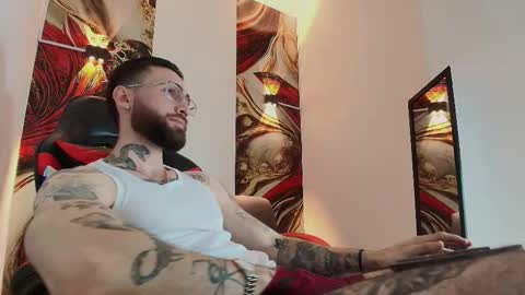 Snapshot of luke_davis01 chatting on 6, 11, 2025 LUKE online show from 6, 11, 2025