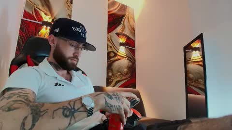 Snapshot of luke_davis01 chatting on 17, 11, 2025 LUKE online show from 17, 11, 2025