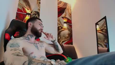 Snapshot of luke_davis01 chatting on 20, 11, 2025 LUKE online show from 20, 11, 2025