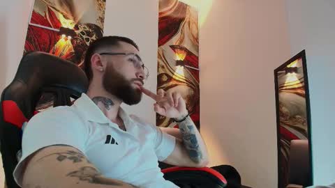 Snapshot of luke_davis01 chatting on 22, 11, 2025 LUKE online show from 22, 11, 2025