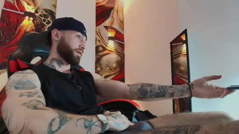 Snapshot of luke_davis01 chatting on 25, 11, 2025 LUKE online show from 25, 11, 2025