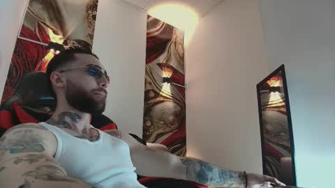 Snapshot of luke_davis01 chatting on 15, 12, 2025 LUKE online show from 15, 12, 2025