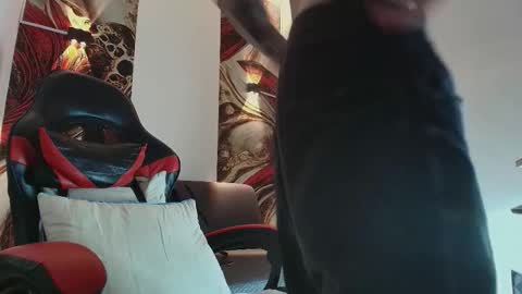 Snapshot of luke_davis01 chatting on 17, 12, 2025 LUKE online show from 17, 12, 2025