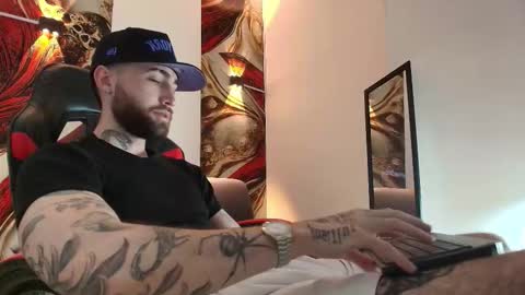 Snapshot of luke_davis01 chatting on 19, 12, 2025 LUKE online show from 19, 12, 2025